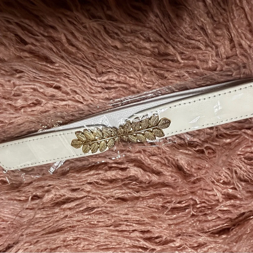 NWT. Amazon Cream Belt with Gold Leaf Accent Y2K
